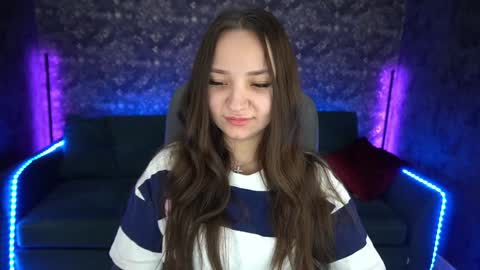 Snapshot of elyslunar_ chatting on December 27, 8:24 am Call me Elis online show from December 27, 8:24 am