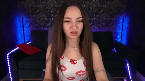 Snapshot of elyslunar_ chatting on January 12, 10:12 am Call me Elis online show from January 12, 10:12 am