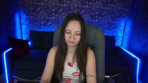 Snapshot of elyslunar_ chatting on February 5, 9:15 am Call me Elis online show from February 5, 9:15 am