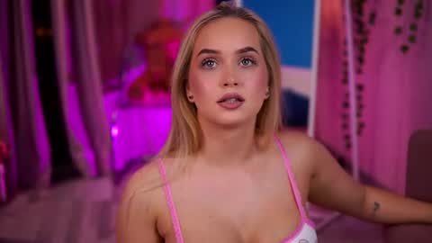Elyssa online show from June 11, 6:50 pm