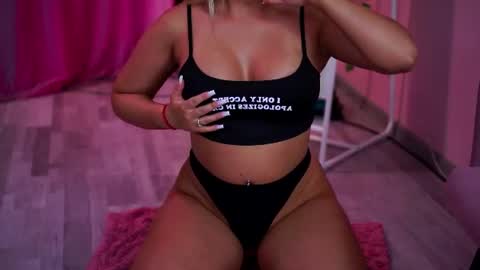 Snapshot of elyssawetxx chatting on July 22, 7:38 pm Elyssa online show from July 22, 7:38 pm