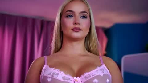 Snapshot of elyssawetxx chatting on August 1, 7:13 pm Elyssa online show from August 1, 7:13 pm