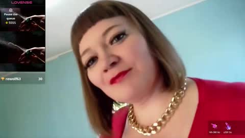 Snapshot of elza1981 chatting on May 22, 8:21 am elza1981 online show from May 22, 8:21 am