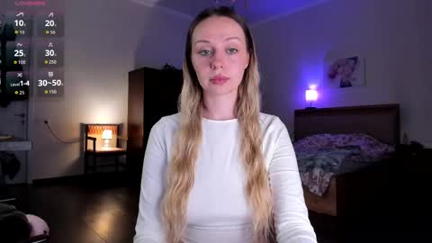 Snapshot of em_emilie chatting on April 3, 5:22 pm Emilie online show from April 3, 5:22 pm