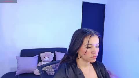 Snapshot of ema__miller chatting on January 26, 1:41 am ema__miller online show from January 26, 1:41 am