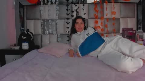 ema y cami online show from October 24, 3:41 pm