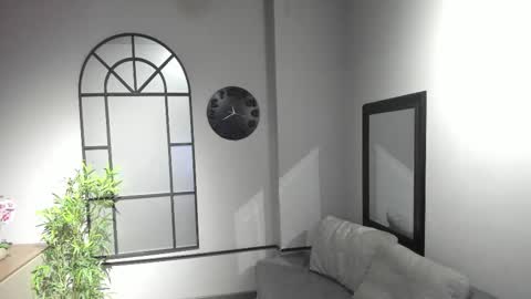 Snapshot of ema_luna_ chatting on December 14, 8:46 pm Ema online show from December 14, 8:46 pm