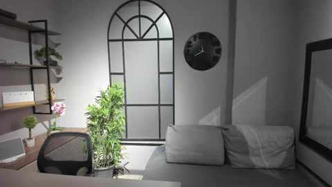 Snapshot of ema_luna_ chatting on December 17, 8:37 pm Ema online show from December 17, 8:37 pm