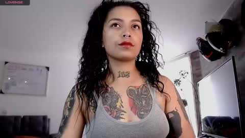 Snapshot of ema_ploxx chatting on March 10, 6:23 pm ema_ploxx online show from March 10, 6:23 pm