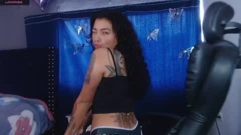 Snapshot of ema_ploxx chatting on June 22, 6:27 pm ema_ploxx online show from June 22, 6:27 pm