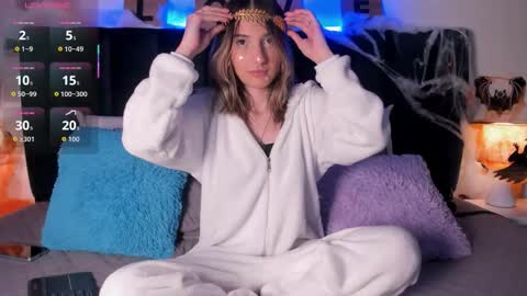 Ema online show from October 29, 7:48 pm