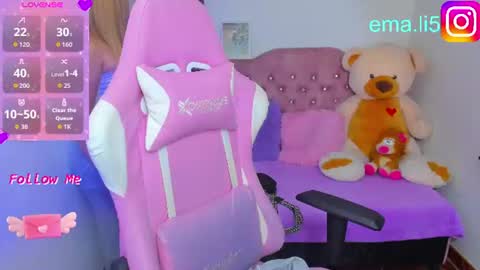 Snapshot of ema_tayy chatting on June 11, 12:32 am Ema online show from June 11, 12:32 am