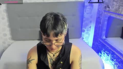 Snapshot of emahills__axelrose chatting on September 20, 2:23 am emahills__axelrose online show from September 20, 2:23 am