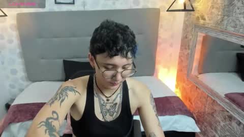 Snapshot of emahills__axelrose chatting on October 4, 2:20 am emahills__axelrose online show from October 4, 2:20 am