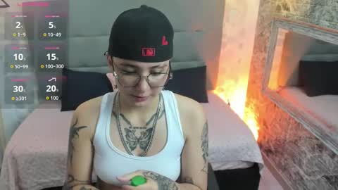 Snapshot of emahills__axelrose chatting on October 9, 5:38 am emahills__axelrose online show from October 9, 5:38 am