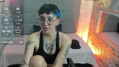 Snapshot of emahills__axelrose chatting on October 13, 3:06 am emahills__axelrose online show from October 13, 3:06 am