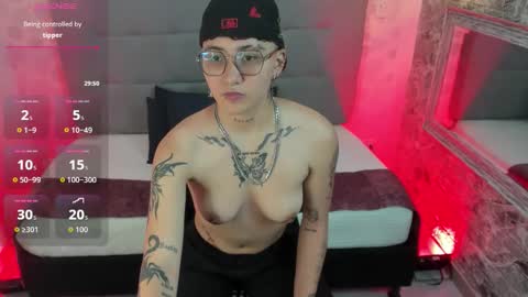 Snapshot of emahills__axelrose chatting on October 17, 2:15 am emahills__axelrose online show from October 17, 2:15 am
