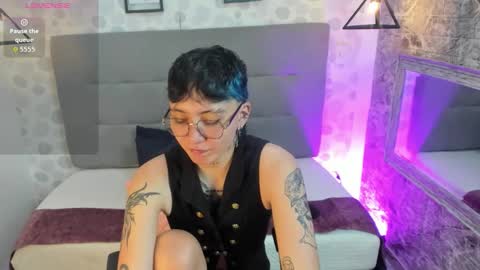 Snapshot of emahills__axelrose chatting on October 18, 2:03 am emahills__axelrose online show from October 18, 2:03 am