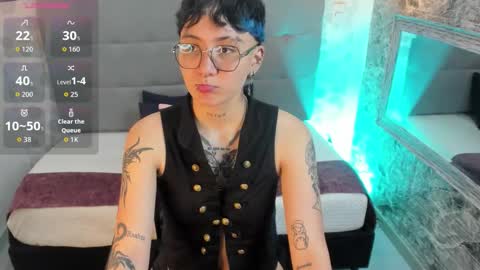 Snapshot of emahills__axelrose chatting on October 20, 2:12 am emahills__axelrose online show from October 20, 2:12 am