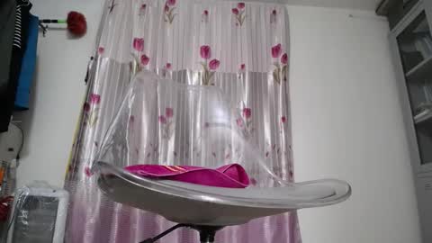 emailisa online show from December 4, 5:28 am