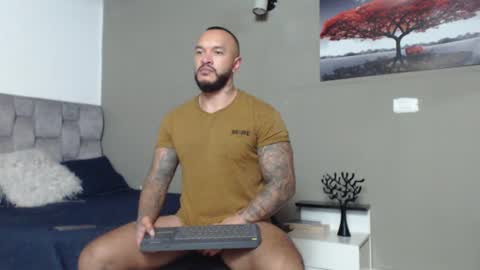 Snapshot of emanuelspencer chatting on June 29, 7:14 pm emanuelspencer online show from June 29, 7:14 pm