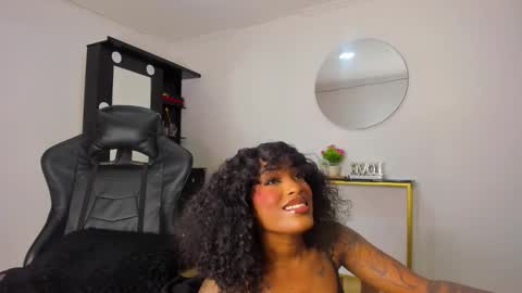 Snapshot of emattaylor chatting on November 30, 11:25 am . online show from November 30, 11:25 am