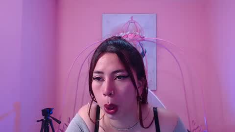 Snapshot of ember_queen chatting on July 16, 12:33 pm ember_queen online show from July 16, 12:33 pm