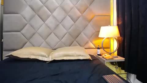 Snapshot of ember_wanda_ chatting on March 12, 4:30 am Ember and Wanda online show from March 12, 4:30 am