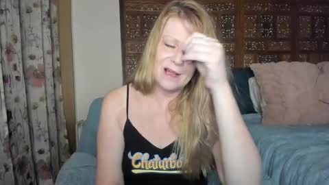 Snapshot of emberpheonixxx chatting on September 19, 1:51 am Ember Pheonixxx online show from September 19, 1:51 am