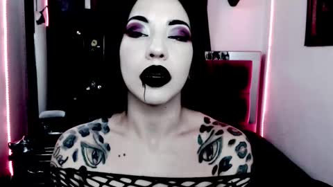 Emerald Black online show from November 10, 5:17 am