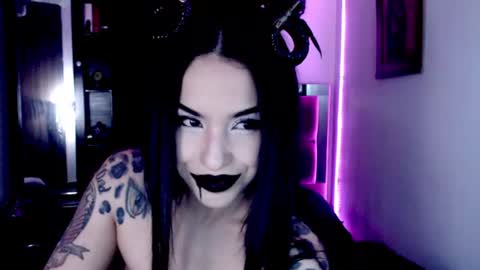 Snapshot of emearld_black chatting on June 13, 5:16 am Emerald Black online show from June 13, 5:16 am