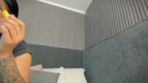 Snapshot of emelie_89 chatting on May 29, 11:30 am emelie_89 online show from May 29, 11:30 am