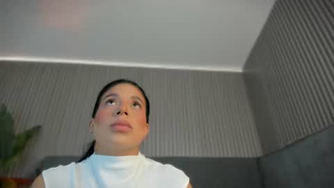 Snapshot of emelie_89 chatting on June 13, 11:41 am emelie_89 online show from June 13, 11:41 am