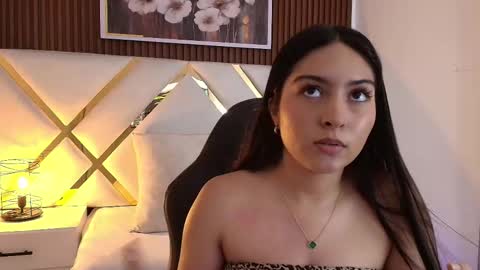 Snapshot of emelie_ch_ chatting on January 9, 12:24 am Emily online show from January 9, 12:24 am