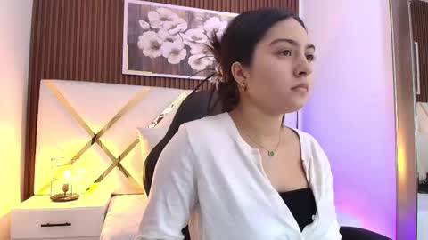 Snapshot of emelie_ch_ chatting on January 11, 12:37 am Emily online show from January 11, 12:37 am