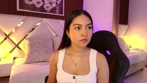 Snapshot of emelie_ch_ chatting on January 11, 4:23 pm Emily online show from January 11, 4:23 pm