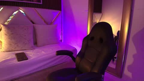 Snapshot of emelie_ch_ chatting on January 16, 6:06 am Emily online show from January 16, 6:06 am