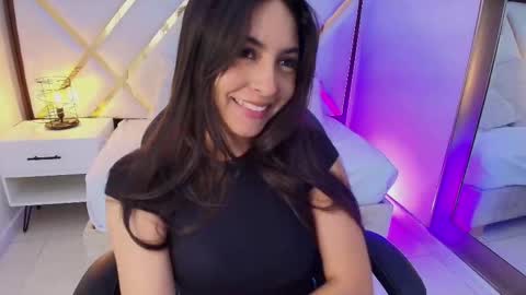 Snapshot of emelie_ch_ chatting on March 6, 4:20 am Emily online show from March 6, 4:20 am