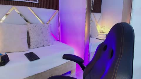 Snapshot of emelie_ch_ chatting on March 10, 4:06 am Emily online show from March 10, 4:06 am