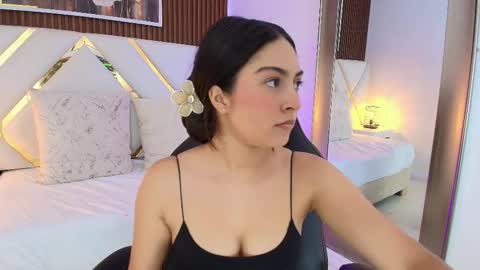 Snapshot of emelie_ch_ chatting on March 11, 3:01 am Emily online show from March 11, 3:01 am