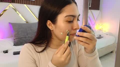 Snapshot of emelie_ch_ chatting on April 8, 3:50 am Emily online show from April 8, 3:50 am