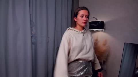 Emma online show from November 8, 1:06 am