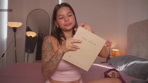 Snapshot of emely_dolce chatting on May 8, 12:54 pm ana online show from May 8, 12:54 pm