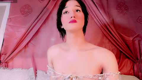 Emely Rous online show from December 11, 8:15 am