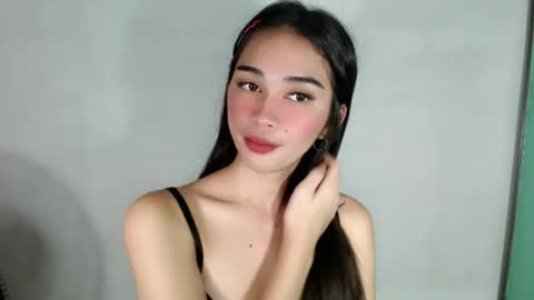 Snapshot of emelyn_fuckdoll chatting on August 9, 3:23 am Scarlett online show from August 9, 3:23 am