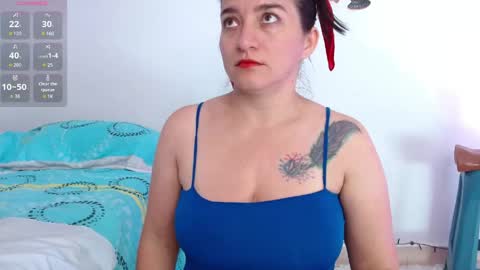 Snapshot of emelyross_ chatting on May 3, 11:49 am emely ross online show from May 3, 11:49 am