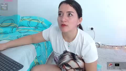 Snapshot of emelyross_ chatting on June 3, 7:30 pm emely ross online show from June 3, 7:30 pm