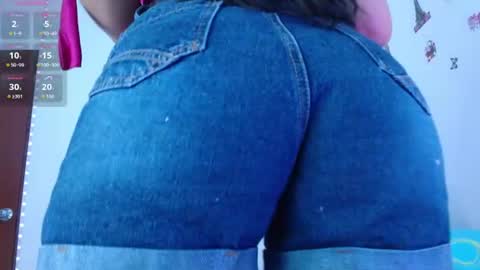 Snapshot of emelyross_ chatting on June 16, 1:03 pm emely ross online show from June 16, 1:03 pm