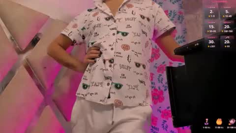 Snapshot of emelyrousse chatting on September 29, 11:48 am emely online show from September 29, 11:48 am