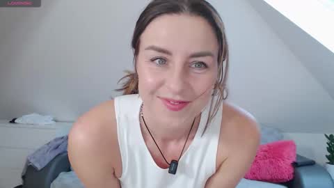 just me online show from February 11, 12:21 pm